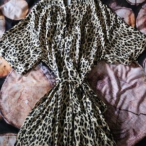 Leopard 🐆satin night robe